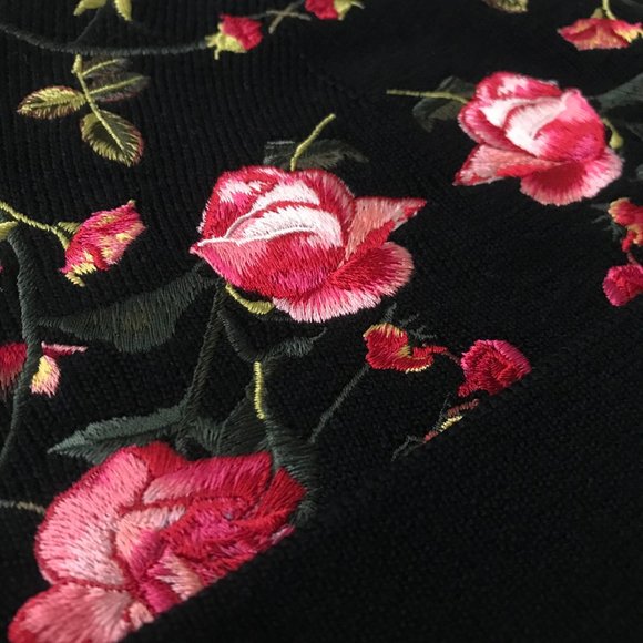 BURBERRY Black Merino Embroidered Rose Beanie - Picture 3 of 5